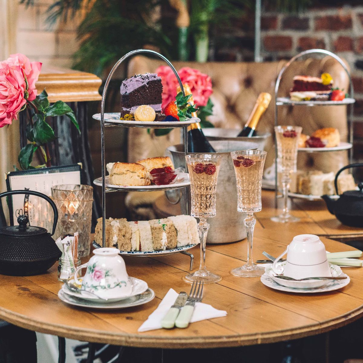 Exquisite afternoon teas, splendid brunches, lunches & breakfasts. We cordially invite you, to relax.